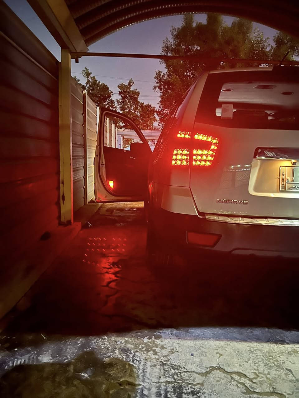 السلام عليكم - كيا موهافي 2012 السيارة نص فول مكينة 6 سلندر - بصمه عمل تشغيل وإطفاء عن بعد - نظام ترحيب - لايت عالي ناصي زنون - فتحة سقف - شاشة أندرويد - ثلاجة - تخم تاير جديد - تدفئة تبريد شغال - كامره خلفية - ماشية 164 الف - رقم السيارة بغداد مشروع وطني - السيارة خير من الله كلشي بيها شغال مكان السيارة بغداد الجسر الدوار رقم صاحب السيارة ( *********** ) السعر 150$ وبيها مجال
