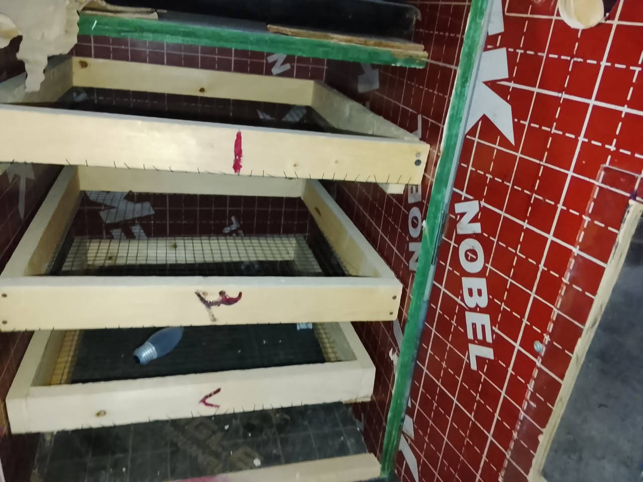 مفقس للبيع يقضب تقريبا 300 بيضه باربع ارواف اريده ب 140' رقم ***********
