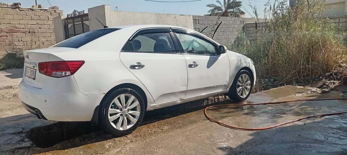 سيراتو ٢٠١٢ خليجي مكفوله بيها بس مكدر امامي يمنه مبدل بدون صبغ بأسمي تحويل بعد البيع مباشر سنويه ٢٠٢٨ 
الهاتف ***********
العنوان البصره. ابي الخصيب حمدان البصرة, العراق
