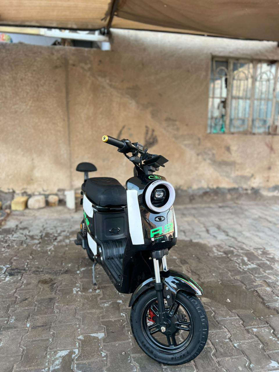 دراجه شحن 2024  مستعمل قليل الدراجه حلوه وكلشي بيها كامل ماكو اي نقوصات للبيع بصره الامن الداخلي  السعر ٣٥٠ الرقم *********** Singapore
