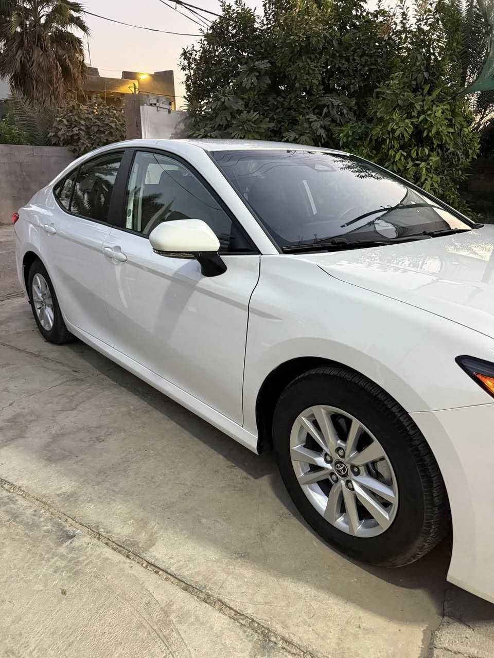 السلام عليكم 
كامري موديل 25 للبيع الضرر واضح بالصور بدون شواصي ودواخل ماشيه حالياً 21 الف 
السعر 230 وبيهه مجال بسيط 
العنوان ديالى بعقوبه ***********
