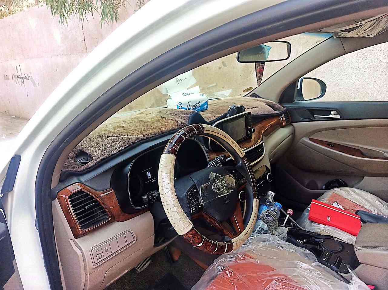 السلام عليكم
هونداي توسان خليجي ٢٠١٩  سيارة جديدة استخدام شخصي كير 
ماشيه ٨٨ km 
* مواصفاتها : 
بصمه تشغيل
حساس امامي وخلفي 
كامرة خلفية
شاشة   بلادية
شحن واير لس لا سلكي 
منافذ يو اس بي و اوكس 
تحكمات استيرن  
بصمة ابواب 
يدات نيكل وبصمة دخول 
كشن سايق  كهرباء
لايت لد امامي 
سايد بريك بالرجل 
ثلاثة انظمة قيادة 
مري شفط واشاير بالمري
نظام اضاءة وترحيب باليدات 
قطعتين تبريد 
للتواصل *********** جناي كير ومكينه مكفول بيه فقط بارد 
باب الصدر وكما موضح بالصور
