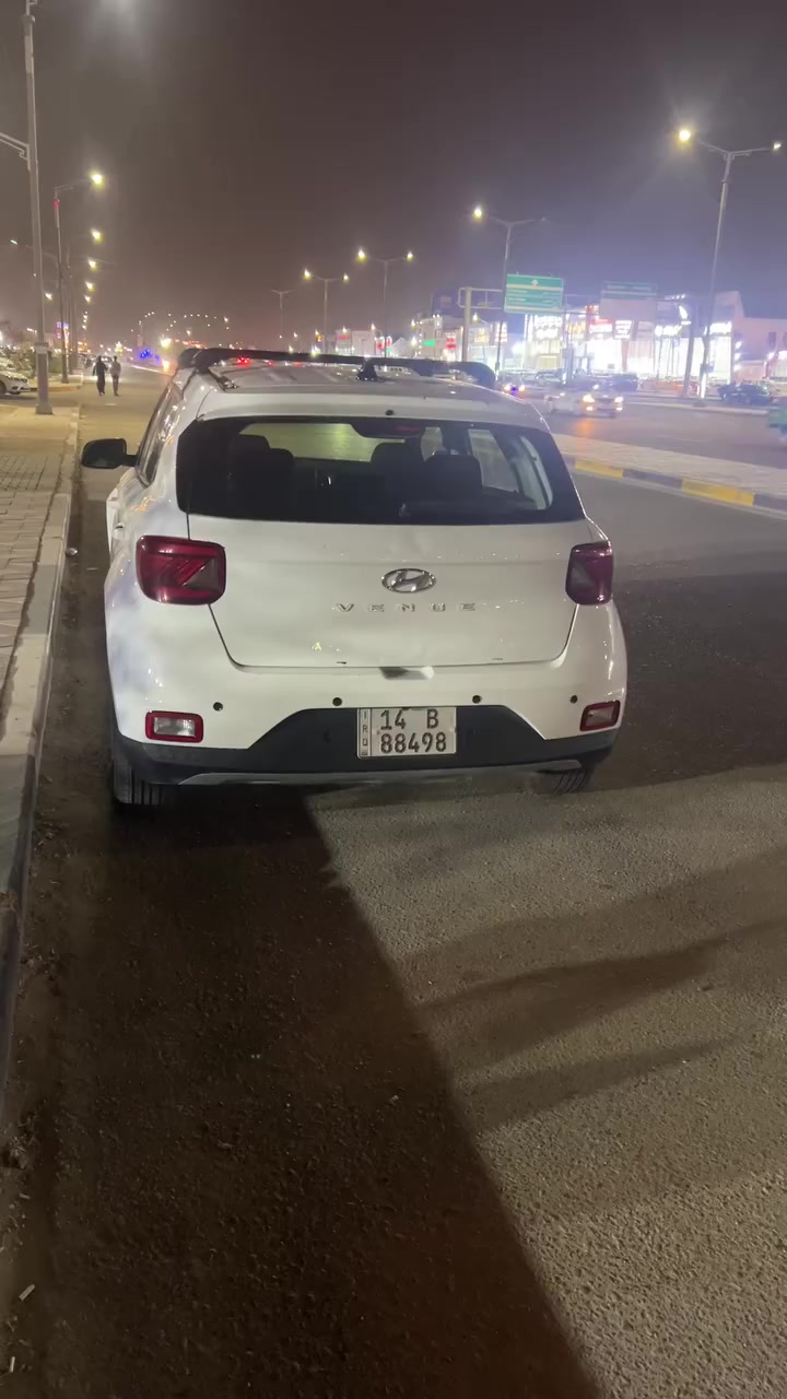 سلام عليكم البيع هونداي فينيو موديل 2022سعره120$ السيارة بسمي صور الحادث على الوتساب حادثة خلفي ***********
