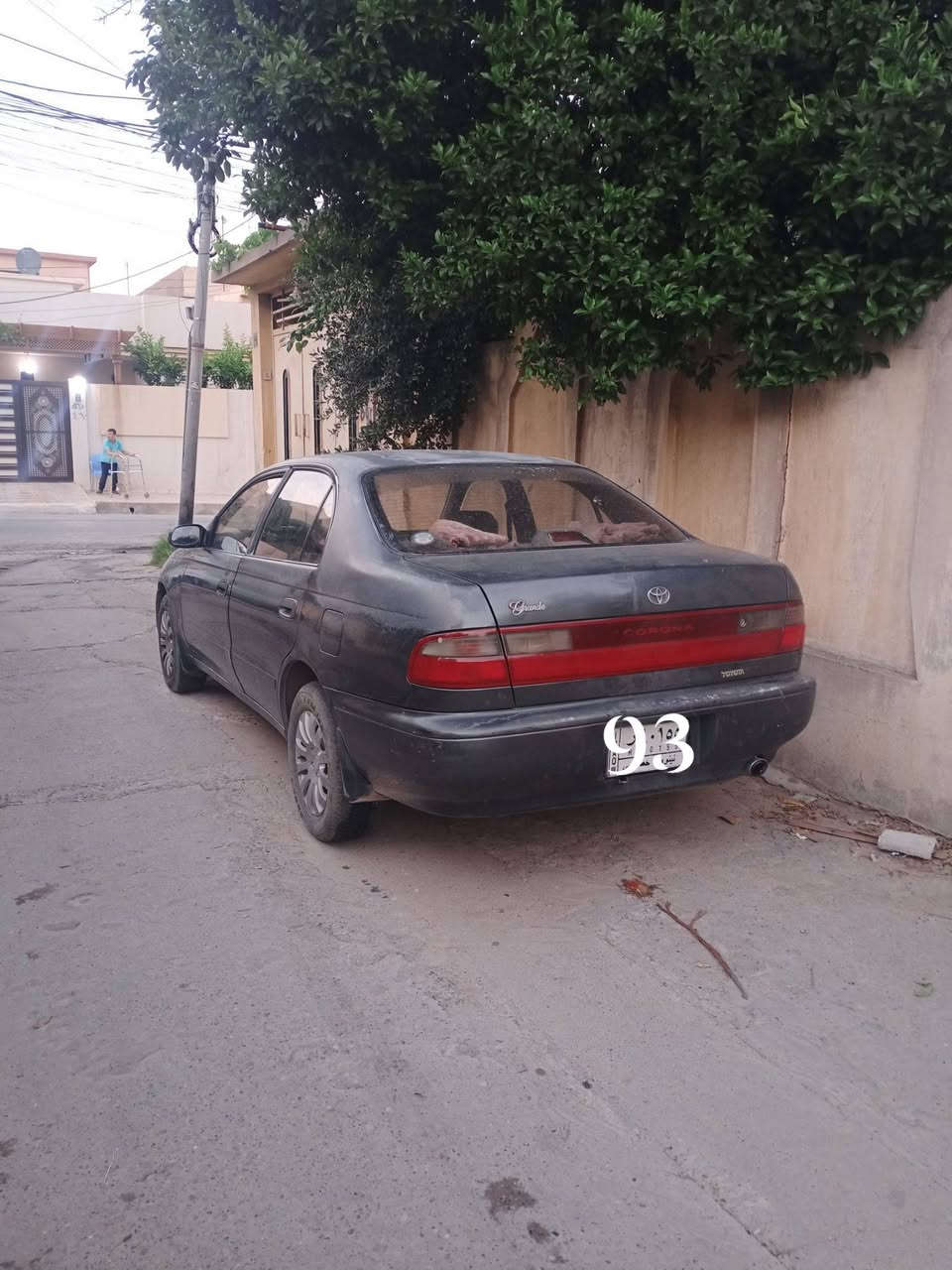 فرخ بطة 93 اللون رصاصي فيراني بدون صبغ اومعجون او تبديل  فقط تقحيل ..فول توماتيك شاشة قفل مركزي بيها ملاحظات بسيطة ..السنوية بأسمي رقم الماني كوبون بانزين  السعر 50 وبيها مجال قليل 
***********
