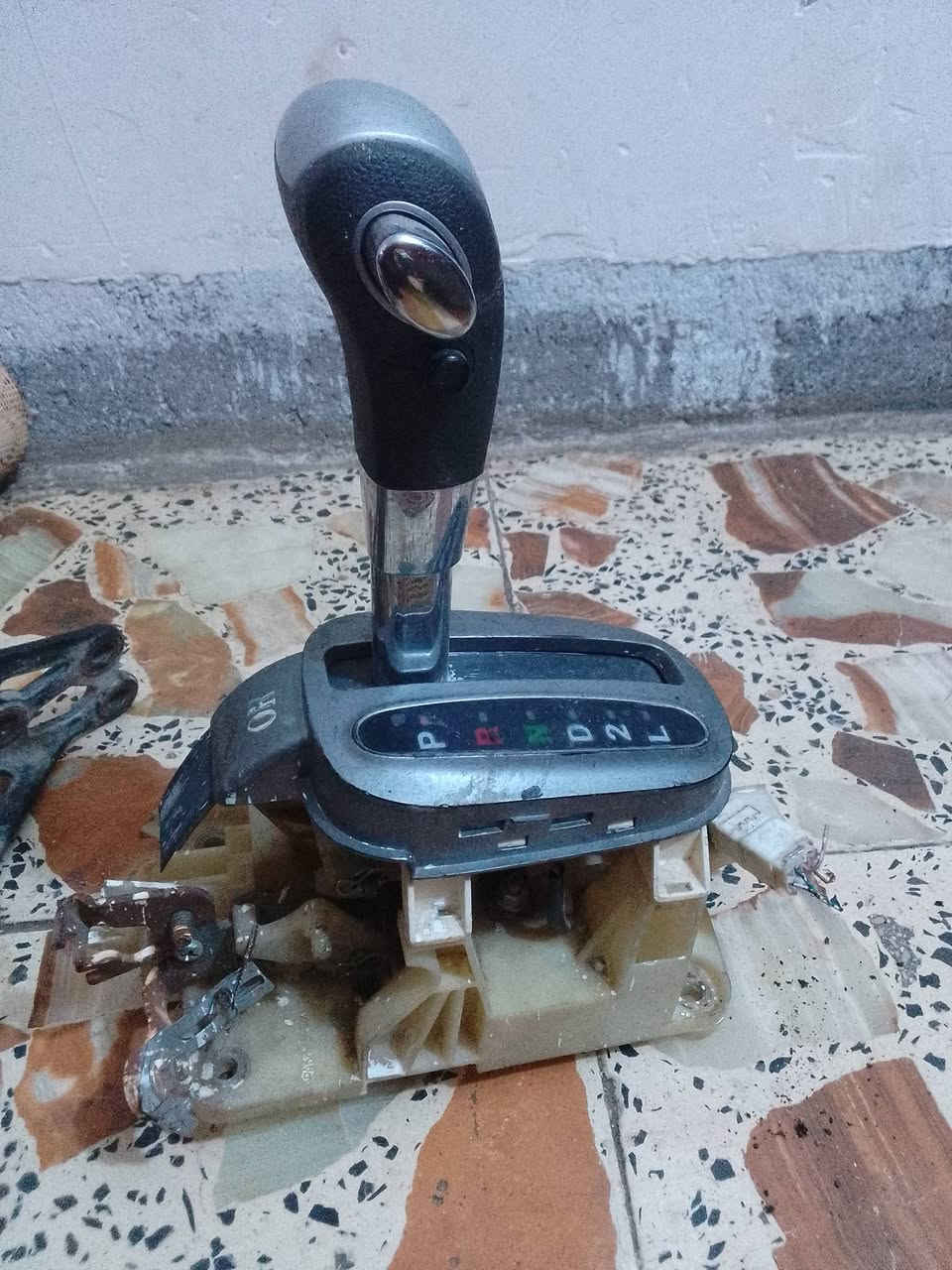 من رخصة الادمن المحترم غراض للبيع ليفان 620 اذاين محرك وحصان كير ويده كير اوتوماتيك  بس مومال ليفان سعر الحصان 35 ألف والذاين على 10 اليفيدنا اتصال على الرقم ***********
