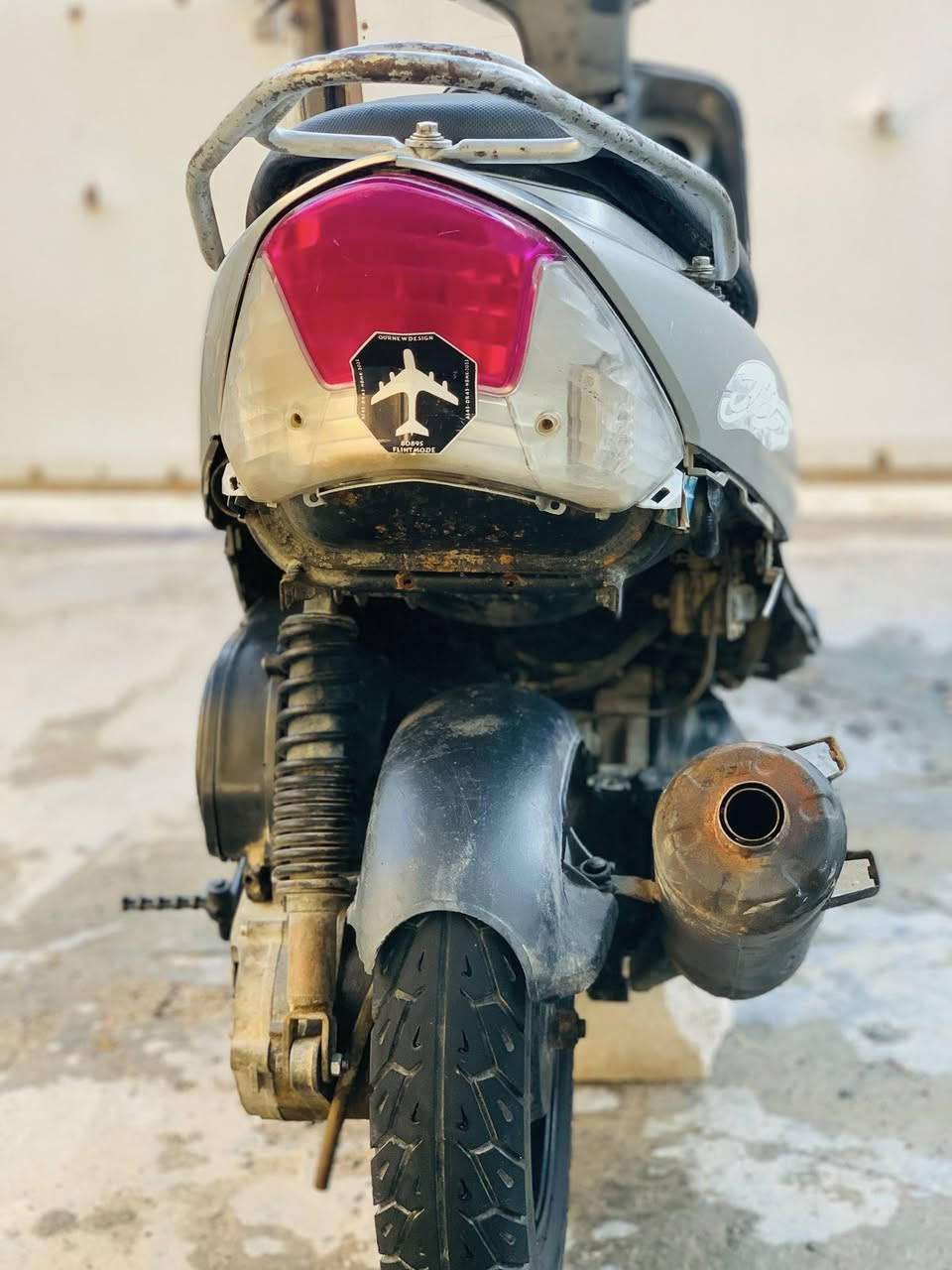 السلام عليكم ماكس منغولي للبيع الدراجه حلوهه يرادله  ترتيبات بسيطه نقص كابريته تشتغل وتمشي كهربائيات شغاله نقص باتري تايرات جدد مكانه حله بابل  السعر ٣٥٠ وبيه مجال  للاتصال  ***********
