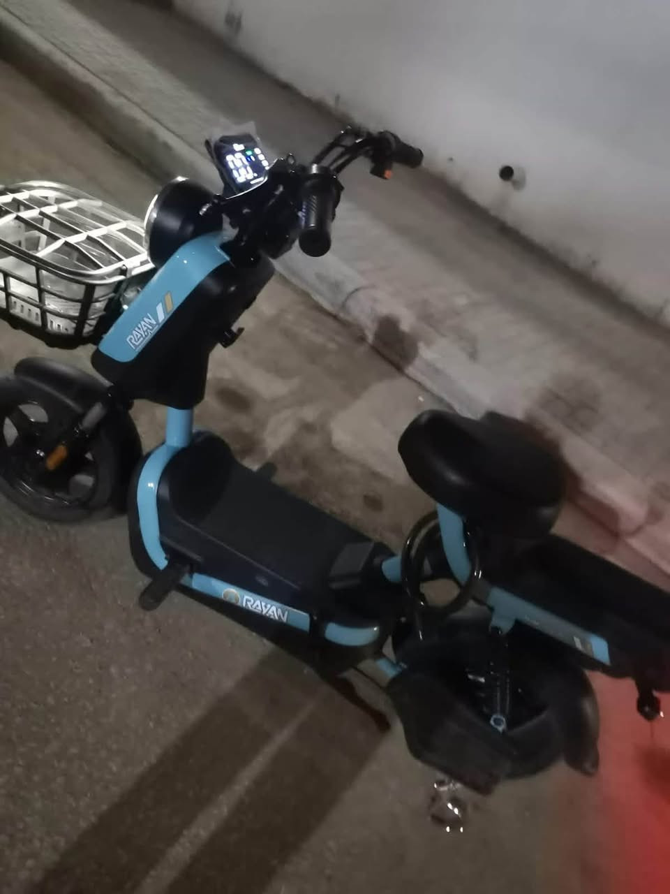 دراجه شحن 
جديده مابيه اي عطل و ماطابه تصليح 
الدراجه جديده و نضيفه للبيع
رقم ***********
سعرها 330وبيه مجال
