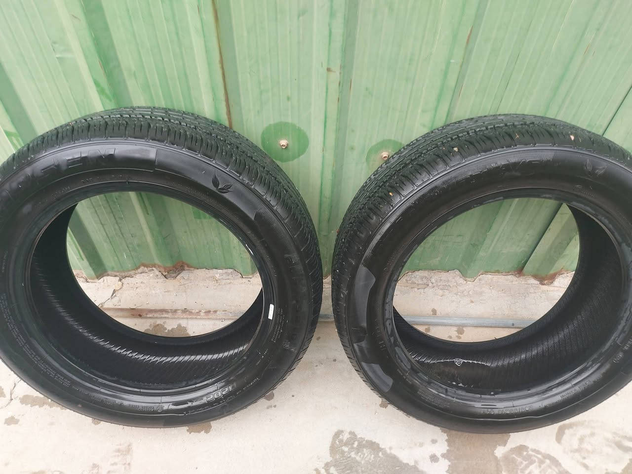 اسلام عليكم زوج تايرات نضاف كلش للبيع حجم 205/55R 16  يرهمن ع سياره سيراتو اتصل ودلل ***********
