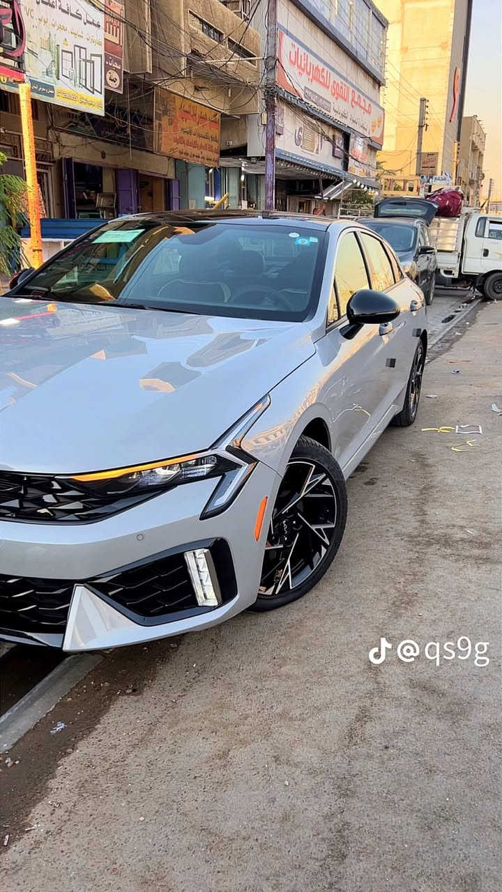 K5  موديل 2025
السلام عليكم 
GT line
وارد امريكي حادثه الحافه مال الجاملغ الخلفي فقط بدون دواخل بدون صبغ فقط كارت ع كد شبر بالجاملغ وبارد بالحافه مال صندوك  بدون ايرباك السياره رقم بغداد ماشيه 14 الف ميل محرك 2500 
مواصفاته
بصمه ابواب وتشغل 
تشغيل عن بعد
فور ويل درايف
بنوراما 
كشنات جلد اصلي اسود مطعم ب ابيض ختم جيتي 
الكشنات الاماميه تدفئه 
كشن السائق كهرباء 
سايد بريك بصمه
مود درايف 
شاحن واير ليس 
رادار امامي وجانبي وخلفي 
حساس امامي خلفي اصلي 
كامرا اصليه
تحكم مقود كامل 
صندوق ذكي يفتح عند الاقتراب من السياره 
لايت لد وبلوجكتر لد اصلي وبك لايت لد كامل 
وبعد المواصفات المعروفه بال K5 
للاستفسار اكثر الاتصال
***********
مكان بغداد
