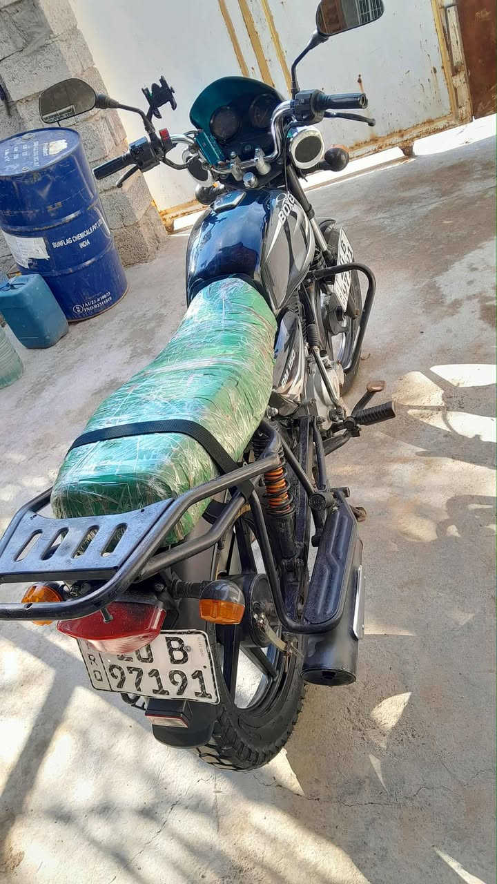 بوكسر  موديل 2022 رقم أنكليزي ديالى سنوية بأسمي تحويل ثاني يوم 
لا تجي تكلي شبيها مابيها مكينه كايمة تاخذها كبل تجفيت  كهربائيات كاملة بس باتري ضعيف يرادلها باتري  سعرها 1600 وبيها مجال قليل 
مكاني بعقوبة  ***********
