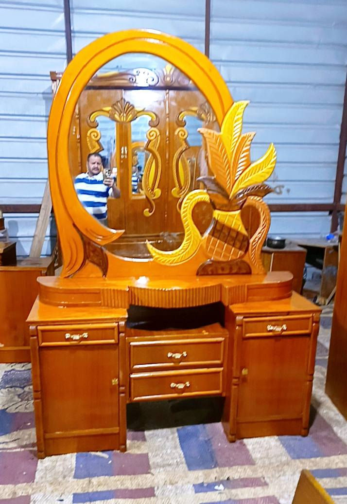 غرفه اخشاب للبيع ست ابواب ملحق نضيف زاويه كنتوريه السعر 650 الاتصال على الرقم *********** بغداد متواجد واتساب وعندي توصيل بكروه
