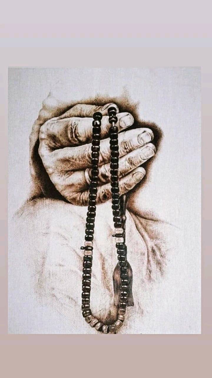 لوحات فنية يدوية تجمع بين الرسم الدقيق والخط العربي بأسلوب معبّر وجذاب. مثالية لتزيين المنزل أو المكتب، وتضيف لمسة فنية وأصالة إلى أي مكان تُعرض فيه.