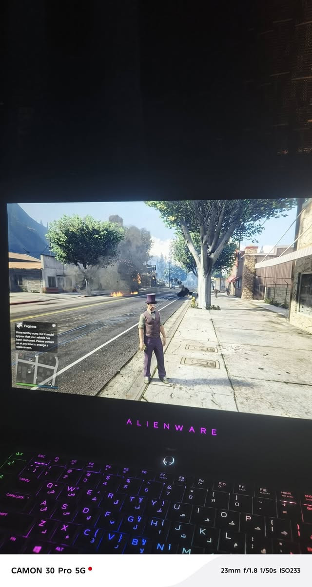 لابتوب العاب للبيع المواصفات بالصوره يشغل كل الالعاب اني مشغل عليه لعبه جي تي اي 5 الاصليه نضافته 99 بالميه والهارد واحد  تيره مابيه ولا شخط سعره 800 وبيه مجال بصيط مكاني بغداد الأمين الثانية رقمي ***********
