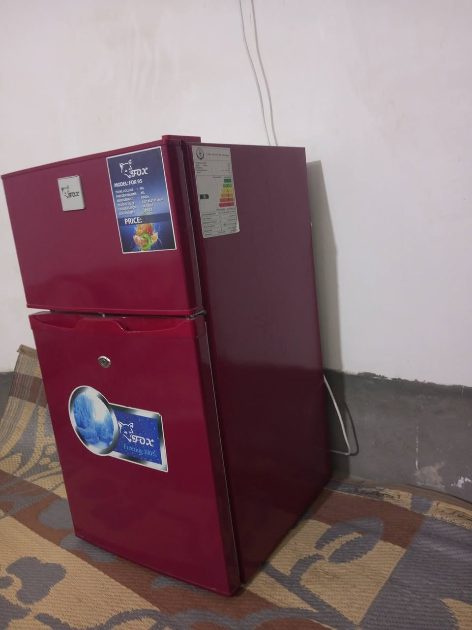 ثلاجة للبيع السعر مناسب جداً اتصل وتدلل ***********
