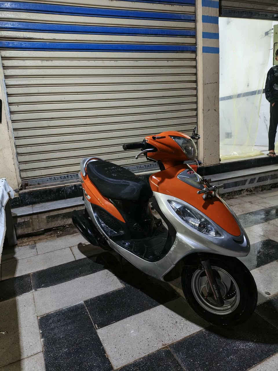 السلام عليكم ليدور دراجةv2 16 نظيفة ورمبة ومكفولة وشرط م كل برغي بيها مكفول العنوان رفاعي وشراي يدلل والستفسار ينتصل عله رقم  ***********
