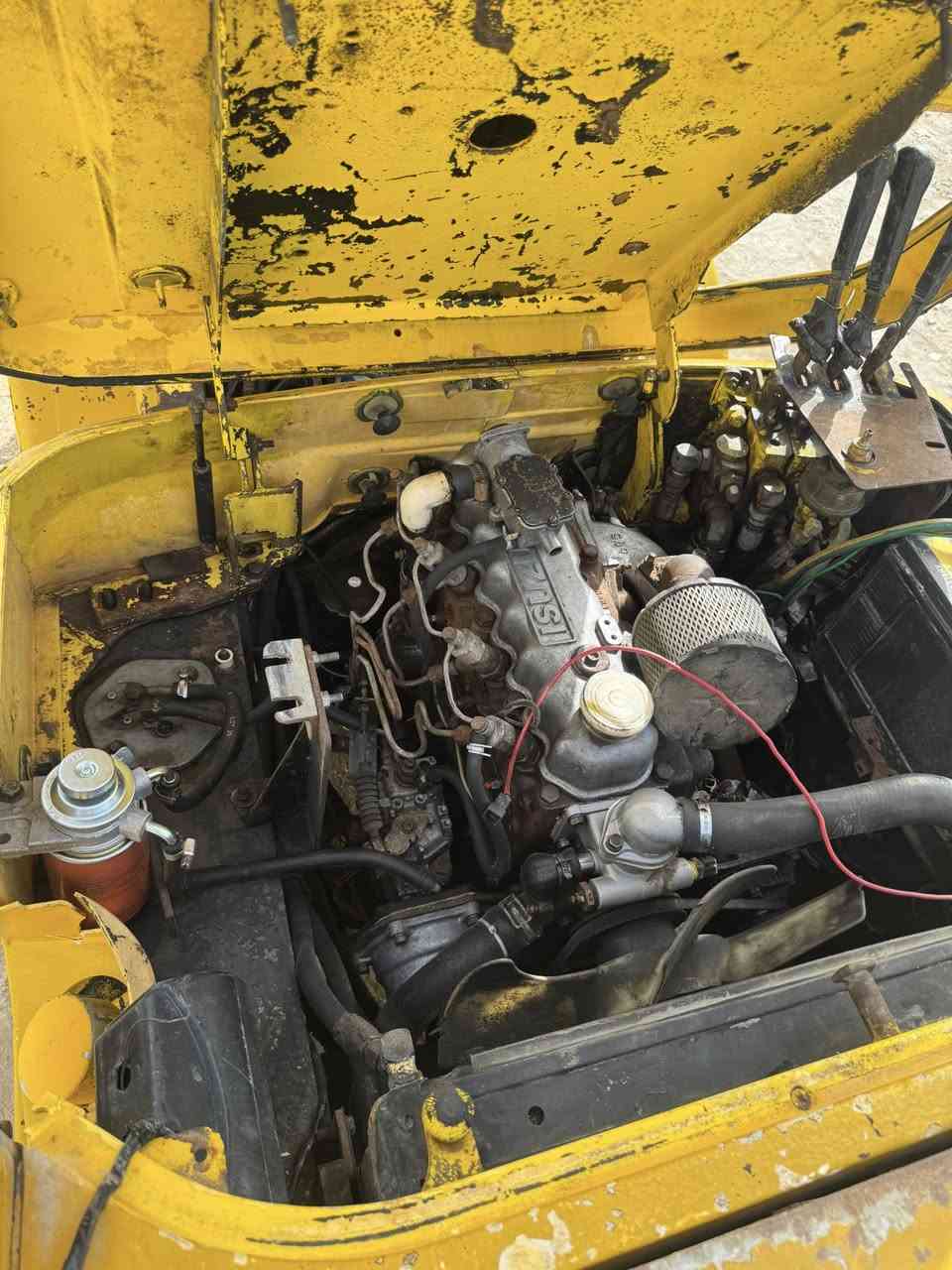 شوكيه 2.500
مكينه ازوزه 
جب 3 سلايت 
شغاله وتمشي اي شي ما بيهه
السعر 35
مكاني البصره القرنه 
***********
