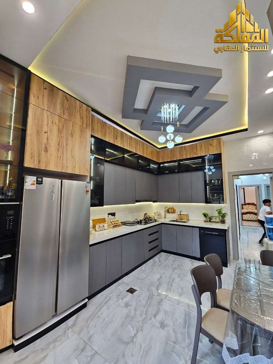 دار للبيع (تــــم لمعرفه السعر)
📍حي المحاربين – قرب المتنزه
📐165م | الواجهة 7.50م
🔴طابقين حديث 2026
▪️الأول: غرفتين، استقبال، مطبخ هول كراج، صحيات
▪️الثاني: 3غرف نوم، هول، صحيات
🔴سند ملك صرف
💰للاستفسار عن السعر خاص
📞***********
📞***********
واتساب متوفر 🌟
#explore #مكتب_المملكة_للعقار
