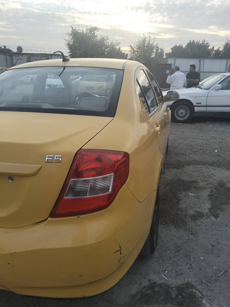 من رخصة الادمن شيري  E5 للبيع موديل 2014 سياره بلادية بيها جوزه بك بالكونترول مال كير محرك بلادي قطره صبغ مابيها بلادية تدفئه تبريد بلادية غير متواجد ع فيس السعر 43 ***********
