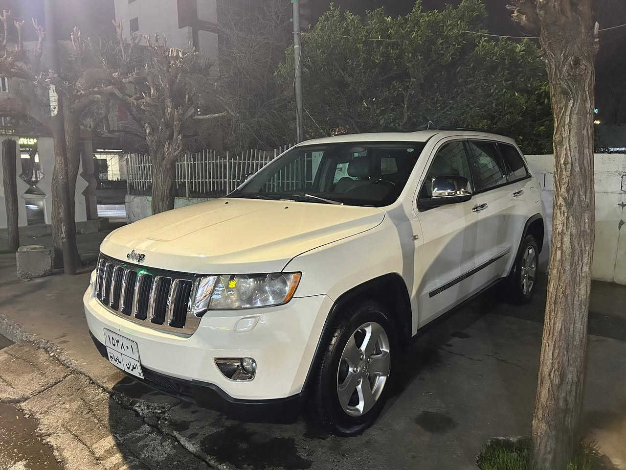 🇺🇸 Jeep Grand Cherokee 2012 (V6) بۆ فرۆشتن
پاک و توندو تول
• مۆدێل: 2012

• بزوێنەر (مەکینە): V6 (شەش پستۆن، هاوشێوەی کاتژمێر کاردەکات)
• سەقف: سڵاید (فتحة)
• گێڕ و دەبڵ ئەکسل: گێڕ ئۆتۆماتیک، دەبڵ ئەکسل بەشەرت (بۆ هەر شوێنێکی سەخت)
• مواسەفات: ڤۆلیۆم (کۆنترۆڵی سەر سوکان)، شاشە، ناو زەرد، هەموو گیانی بەشەرت.
• بۆیاخ: یەک پارچە و نیو بۆیاخی هەیە (بێ ژوورێ، شاسی و تەقین بێ کێشە).
• تەقە و ڕەقە: بەشەرت، زۆر توندوتۆڵە و یەک دینار مەسرەفی نییە.
💵 نرخ: 170 وەرەقە ($17,000) و مەمەڵەیەکی کەم.
📍 شوێن: سلێمانی
📞 بۆ پەیوەندی: ***********
