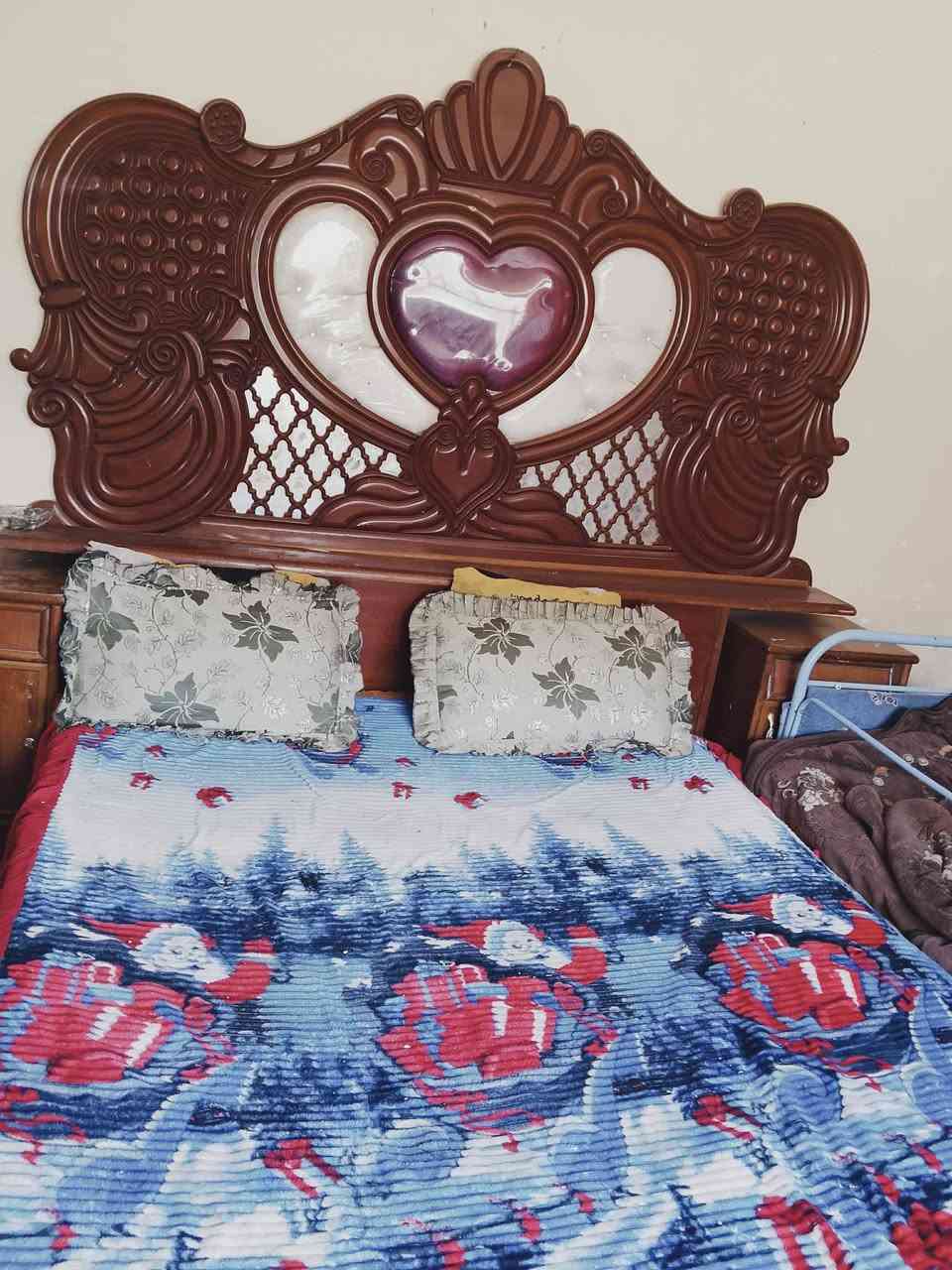 سلام عليكم هذني للبيع 175  الاستفسار تصال برقم ما متواجد ***********
