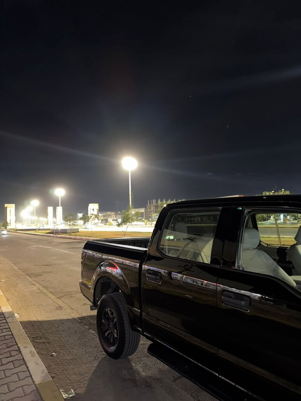 فورد F150 
موديل 2019 خليجي 
مواصفات نص فول فور ويل 
السياره ماشيه 74 الف 
بيها صبغ بالهلال الخلفي مالّ الجاملغ 
***********
ملاحظة غير متواجد على الفيس
