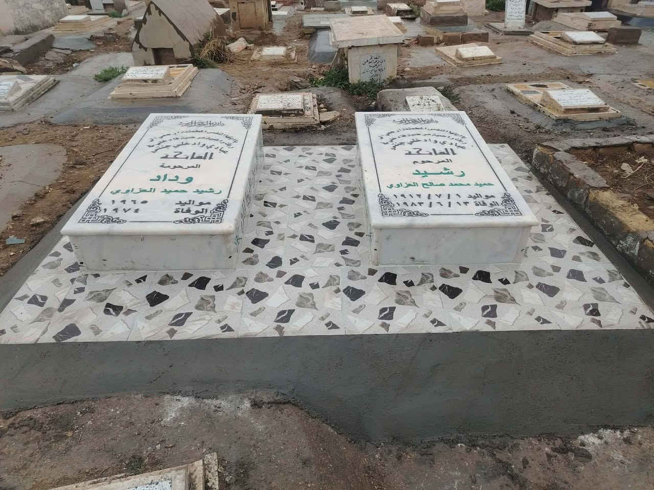 ***********
مستعدو لبناء القبور وترميمهة وحفرهة (السيد ابو علي )
