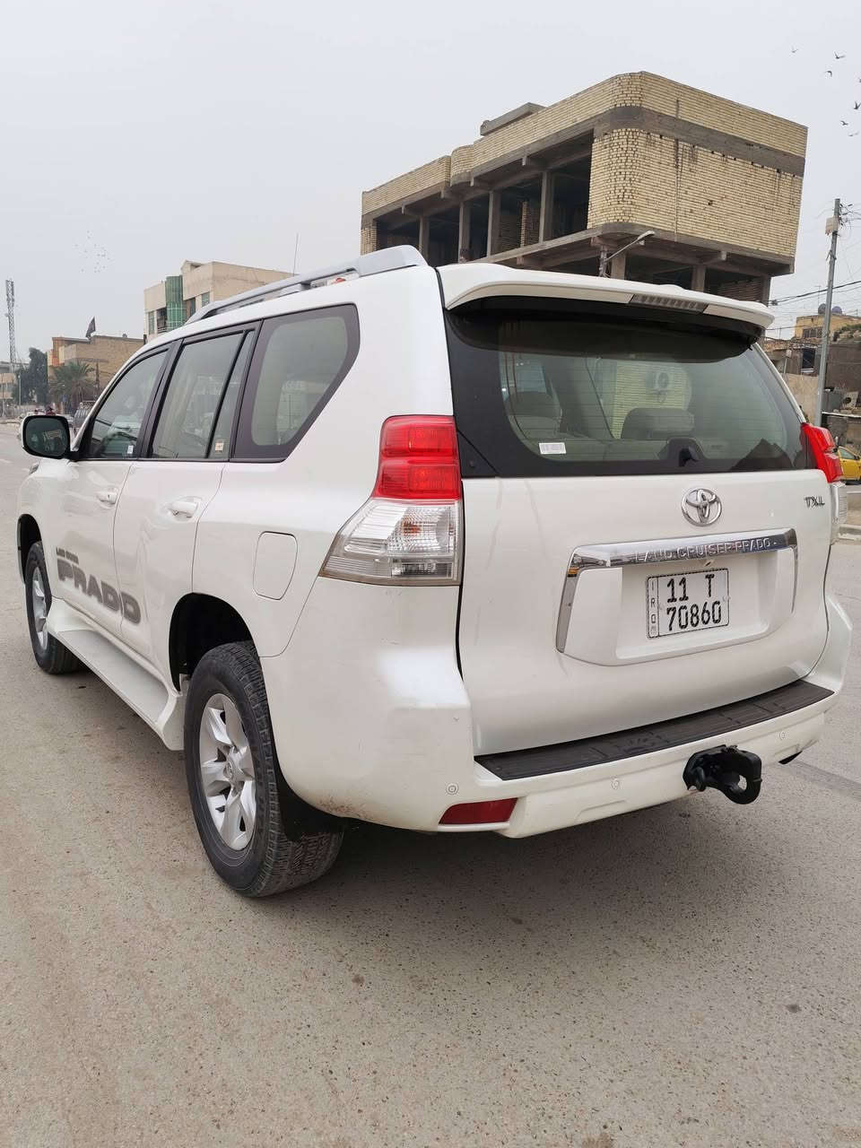 برادو 2011 خليجي مكفوله كفالة عامة لا ضربه ولا صبغ فقط بارد في جاملغ الامامي لون ابيض لؤلؤي
السعر 195$وبيه مجال حك جيه بسمي شخصيآ
مواصفات نص فول مكينه ٢٧٠٠ شاشه كبيره اندرويد تبريد لمس ثلاجه داخليه مري شفط تحكم ستيرن كامره خلفيه نضام ايكو اقتصاد بانزين مانع الانزلاق حساسات خلفيه اشاير بلمري ٧ راكب ٣قطع تبريد فورويل درايف داخل بيجي وبيها مواصفات اكثر سياره ماشيه ٢٨٦ سياره  رقم بغداد جديد هزه وفحص جدد سنويه ٢٠٣٠ تحويل ثاني يوم عنوان بغداد 
للستفسار ***********
