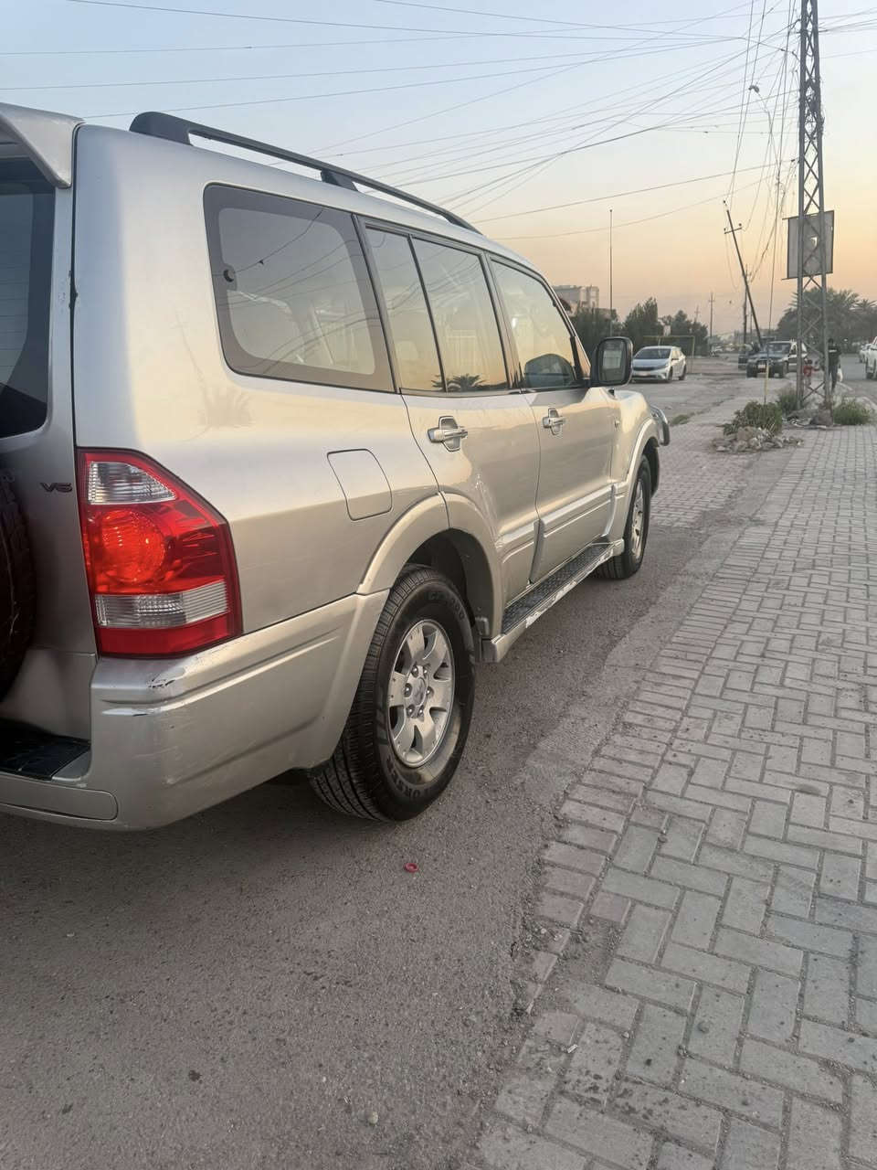 باجيرو 2006
مكينه 6 سلندر
سياره مكفوله من الطول لطول لا ضربه ولا صبغ فقط بيها (جراد خفيف ) بأماكن معينه مكينه كير مكفولات تخم تخاير جديد تبريد ثلج منضومه غاز جديده انسى الصرف لايت عالي ناصي شغال غرفتها جديده كشناتها جدد لا مضربات ولا مشككات كل نقص ما بيها بسمي السياره سنويتها ل2031 رقم دولي مكاني بغداد البلديات رايدها 85 ورقه وبيها مجال للناس الطيبه❤️
رقمي
***********
