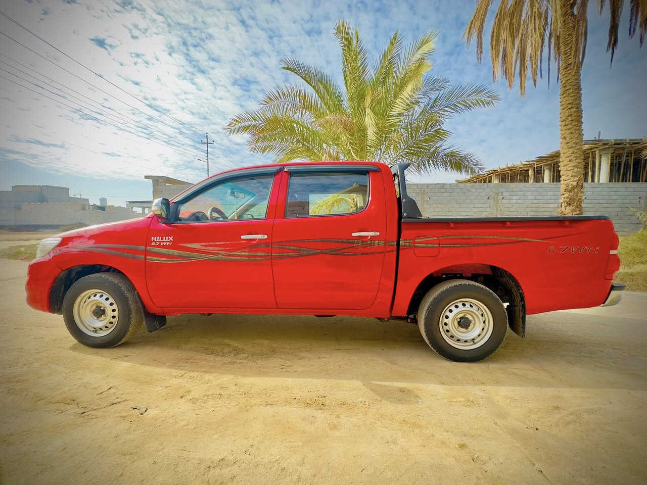 السلام عليكم للبيع بيك اب تيوتا 2013 مكفولة ما عده طخه الموضح في الصورة سنوية ل 2028 السيارة جاهزه تدفه تبريد تايرات حداده باتري جديد السياره ما نقها برقي نضيفه بمعنه الكلمة شاصي 12 
السعر :170 مجال قليل حك الجية 
المكان البصرة
***********
