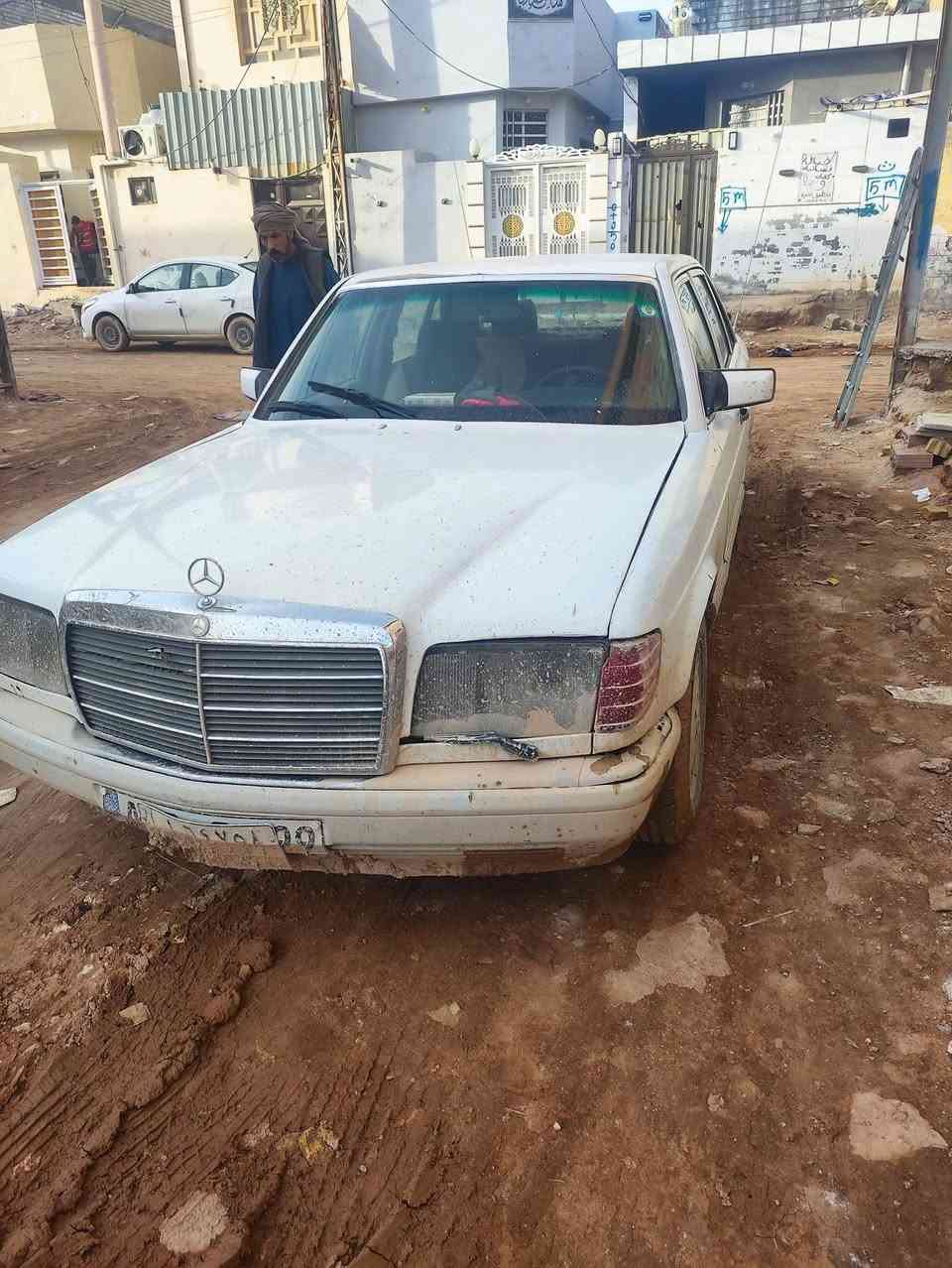 السلام عليكم ورحمه الله وبركاته 

مارسدس جامبو موديل 1990 اصل 

مكينه وكير كفاله ومكفوله من الكص ونقل جثه

الشواصي مكفوله ومابيها ضربه قوية 

مكينه 3000vvt مال راس الثور 
غرفتها تعبانه كلش 
وصدرها تعبان
تخم تاير جديد صارله شهر تقريبا
باتري جديد 
تبريد شغال قطعتين ورا وكدام ثلج 

شاشة اندرويد 
دشبول نضيف 
الفتحة مكسورة السجة وسديتها ولزكت فوكها هذا اللاصق الابيض 
بس الماطور شغال
رقم بغداد باسمي مشروع وطني سنوية ما ساقطة 
مكاني نجف حي النداء 
رقمي ***********
 السعر 55 وبيها مجال للطيبين
