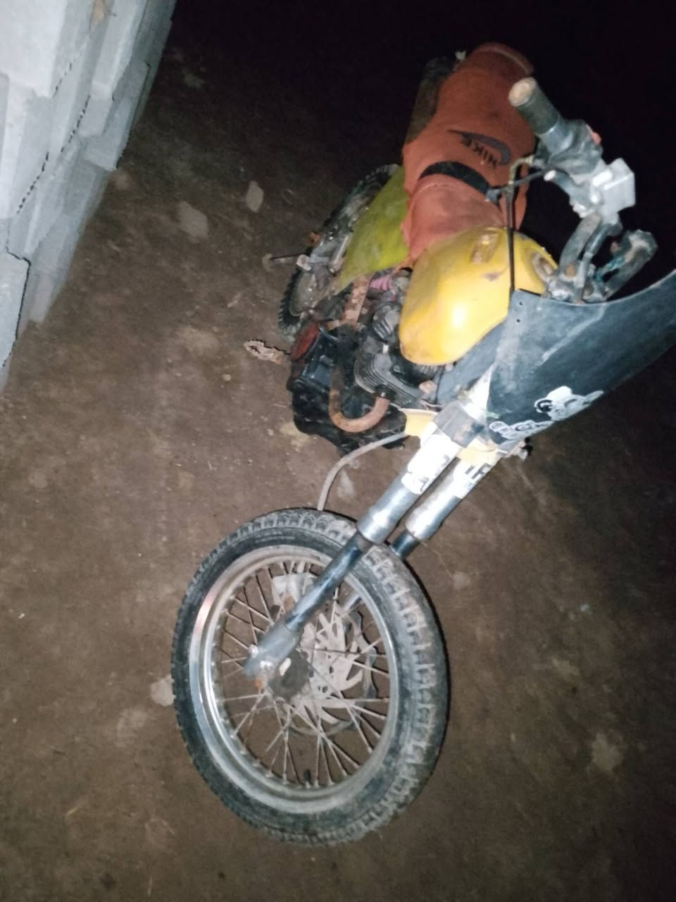 سلام عليكم دراجه قفاز نوع نامه للبيع موديل2008 مكينه بلاد 200 كامت وتركتهه للعلم صوت مابيها المكينه صارلي 3أشهر  من تركته أبيع كوم حديد أكفل سرقه أوطلب   مكاني ناحيه  سيد أحمد الرفاعي السعر 175 وبيها مجال قليل رجأن لمو شراي لا يراسل


**إذا كنت صاحب هذا الإعلان وتريد حذفه لأي سبب، رجاءا أرسل رسالة إلى الدعم الفني**