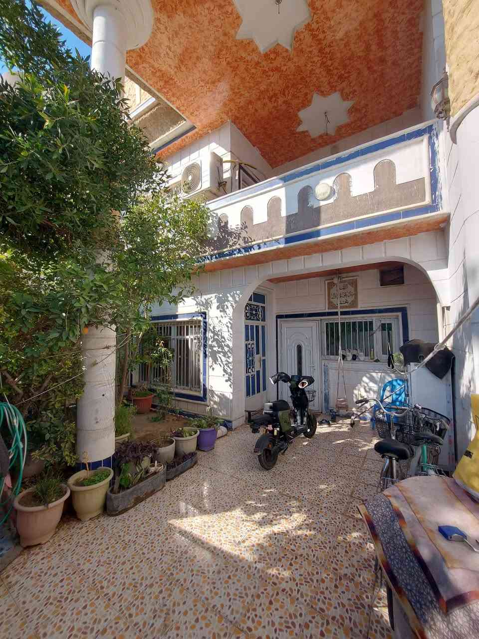 🏚 دار للبيع ✅️ الموقع بعقوبة حي المهندسين 🛕 شارع جامع [ صفاء الدين القيسي ] 🛣 خلف كراج بغداد القديم 💥 موقع مميز ⬅️ خدمات كاملة ٠☎️ لمعرفة السعر لطفا التواصل بالخاص 
⭕️ مساحة ( ١٦٥ ) متر 🔺️ واجهه ( ٥ ، ٨ × ٢٠ ) متر 

🏘 طابق الأول ( ١ ) غرفة نوم 🏛 وستقبال 🟨 وصالة 🛖ومطبخ [ حار ♨️ بارد ] 🛁 ومجموعة صحيات كاملة 🔶️ ومناور عدد ( ٢ ) 🚘 كراج سيارة 🏝 مع حديقة

🏘 طابق ثاني ( ٢ ) غرفة نوم 🔱 وصالة صغيرة 🛁 مجموعة صحيات كاملة🛖ومخزن ⬜️ مع سطحين 💥 

🏩مواصفات الدار 🧱 بناء طابوق 🟨 الأرضية صب شريطي بتلو 💡كهربائيات الدار سيمنز سعودي الأصلي 💠 نقوش الدار مغربي ⚜️⚜️⚜️

للاستفسار مع مكتب نجاح العميري للعقار ☎️
 موقع المكتب ⬅️ مدخل العزات مجاور اسواق نوتيلا الغذائية 🛒 او التواصل على الماسنجر او الواتساب على الرقم *********** 📞📞
