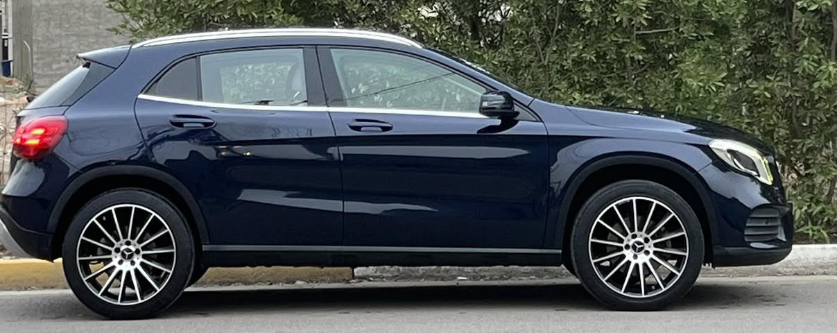 السلام عليكم مارسدس GLA250 اللون نيلي موديل 2018  رقم اربيل الجديد هزه جديده شرط التحويل 
حادث حافه البنيد وجاملغ فقط بدون قطره دواخل ومبدلات نفس اللون اصليات  حتى الدعاميه بلاديه جايبيلها حالياً بدون صبغ السيارة شرط للفحص سونار 
مكينه 2000 توربو مكفوله ممفتوح برغي بيها كير مكفول 
صدر امامي خلفي جديد تبريد تدففئه كلشي جاهز بدون كل نقص بل عافيه على تكون من نصيبه ماشيه ٨٠ الف
المواصفات 
بصمه تشغيل
شاشه كامره خلفيه دواره
كشنات كهرباء 
قطعتين تبريد منفصل
لايتات عدسه داينمك 
كير تبترونك  شفتات بل ستيرن
جنطه كهرباء شفط
وبعد بيها مواصفات 
مكاني بغداد حي الجهاد 
السعر 154$وبيها مجال 
الشراي يتصل رقمي 
***********
***********
