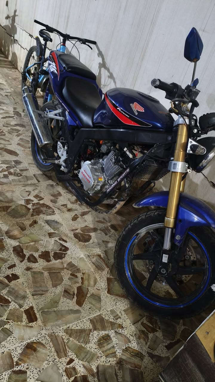 السلام عليكم ماطور للبيع هايسونج ماناقص شيء شغال شرط محور محرك سافين 25 سعر 6$واتساب ***********📍الموقع اربيل قشتابه
