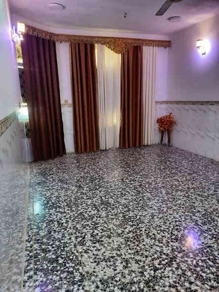 دار للبيع المساحه 100م مربع قاطين 
الطابق الاول أستقبال وغرفة نوم ومطبخ وملحقات
الطابق الثاني ثلاث غرف نوم وملحقات 
العنوان/ الشعله 
الدوانم شارع سكلة أبو موسى بنفس الشارع السعر 110 وبيه مجال *********** واتساب واتصال
