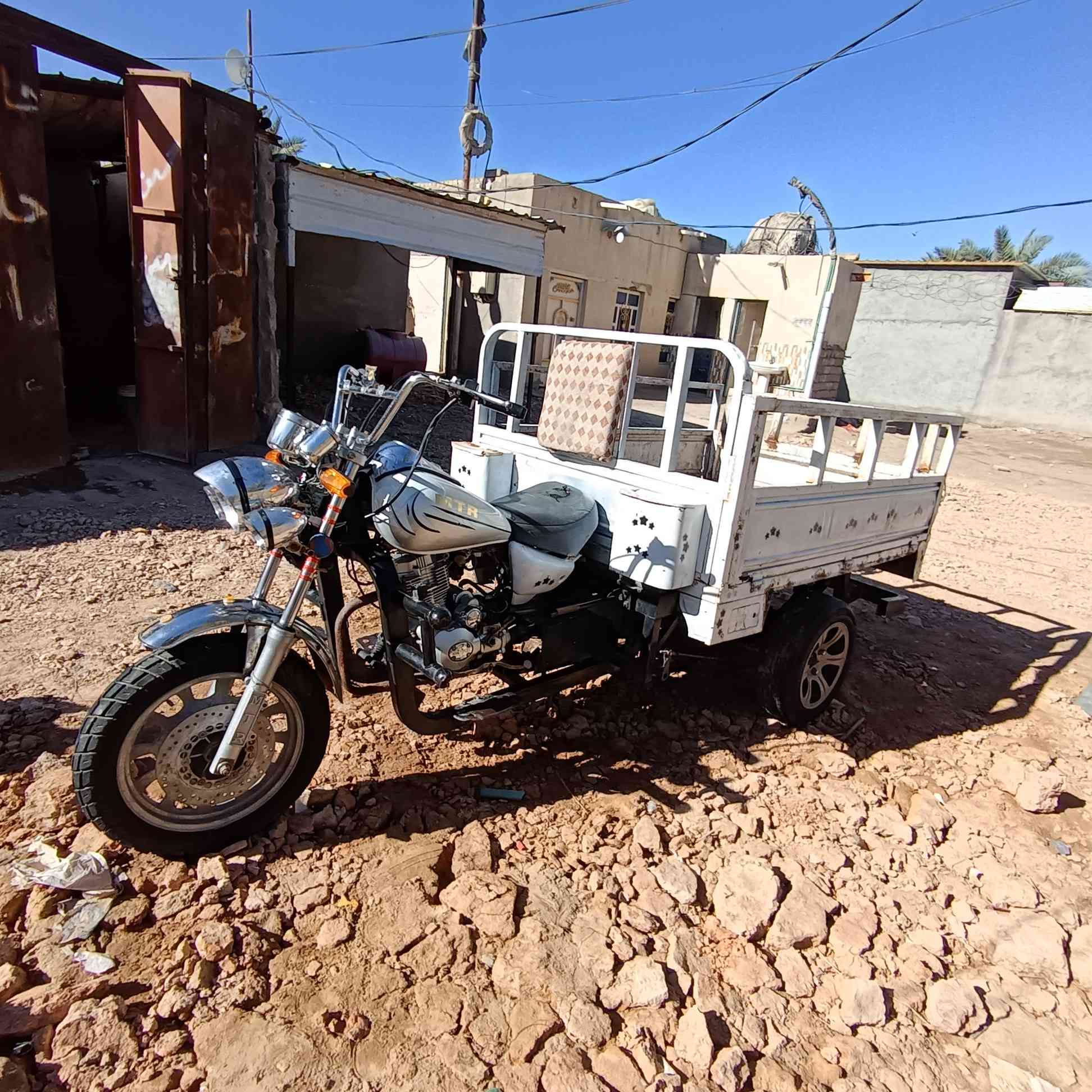 السلام عليكم ستوته ا ت ر موديل 2009كلك مكفوله من الحكومه والعشاير جاهزه للخير محرك جديد وكسن ضفيره كرهبايات سعر 700مكان ناصريه البطحاء ***********
