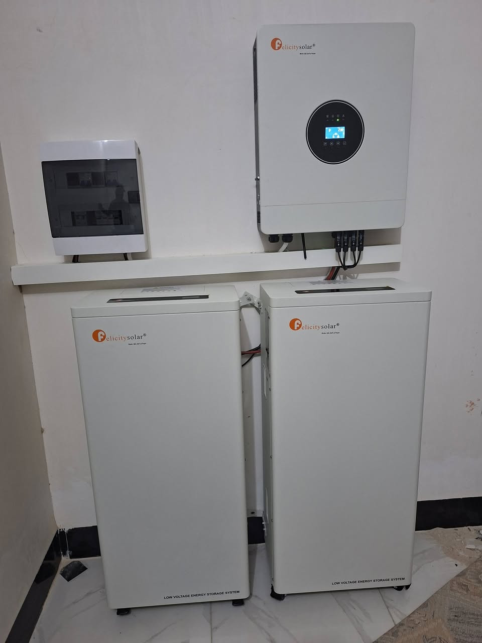 من اعمالنا لهذا اليوم ٢٦/١/٢٠٢٦
تنصيب منظومة طاقة شمسية لبيت الاخ ابو وليد الشيحاوي في تكريت القادسية قره وردي
كانو بقدرة ٣٠ امبير نهارا و ٢٠ امبير ليلا. 
عنواننا //
صلاح الدين تكريت القادسية الشارع العام 
الانبار الرمادي شارع ٦٠
للاستفسار//
***********
