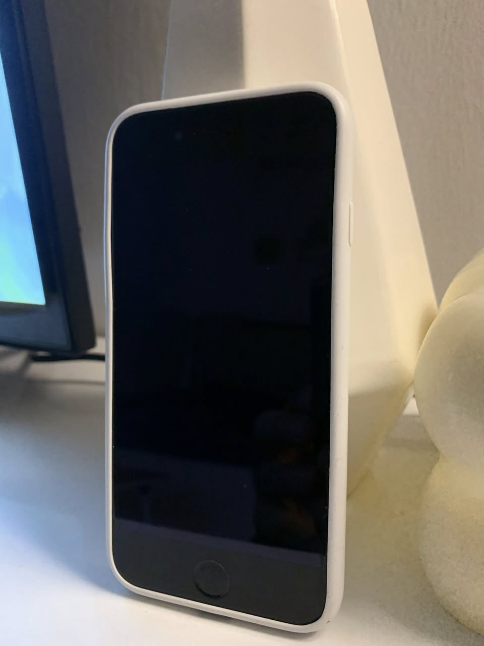 ايفون ايت عادي جهاز كلشي شغال بي حتى لبصمه بس شريط مكطوع مالته سعره ٤٥ مكاني بغداد ***********
