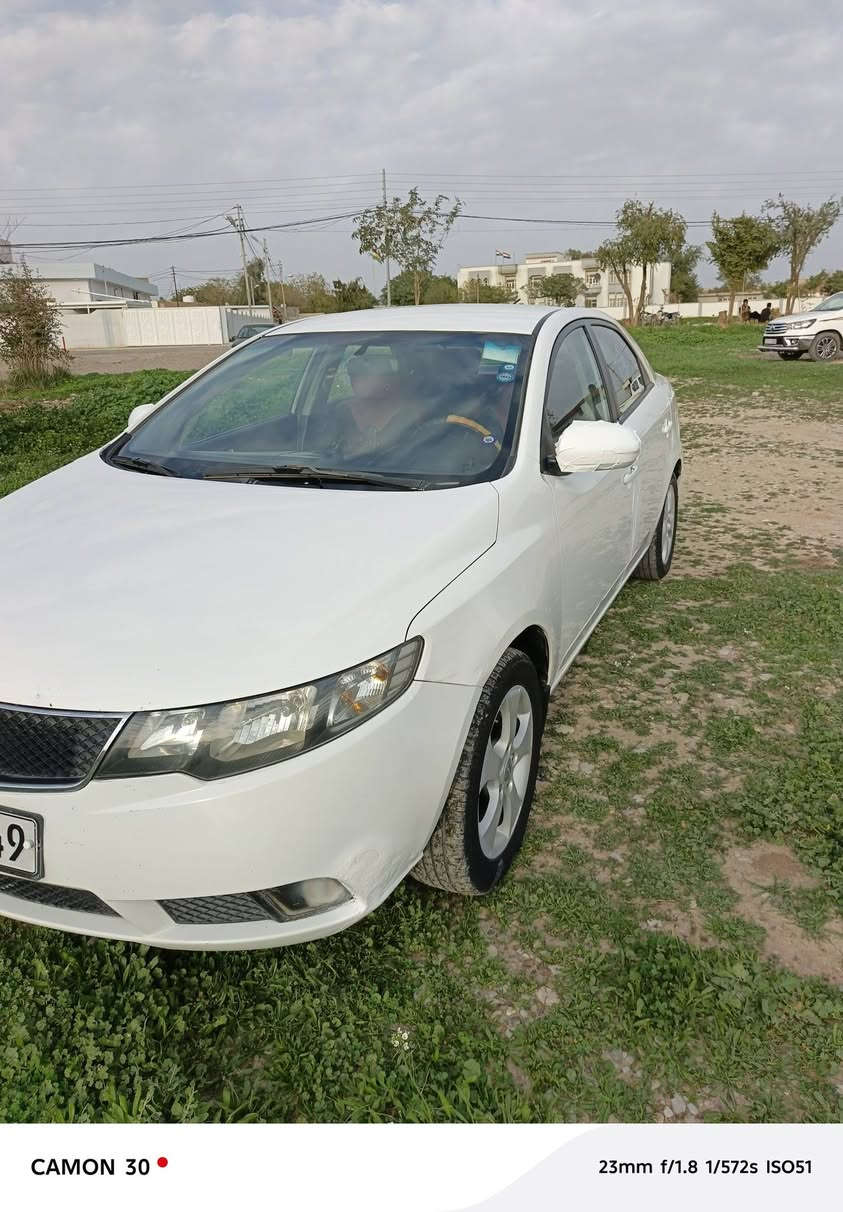 سلام عليكم رمظان كريم  سيراتو ٢٠١١ رقم سليمانية جديد سنويه جديدة مكينه كير صدر تبريد كله جديد مواصفاته حلو تحكم استيرن اي بي اس حاسه خلفيه اشاير بالمري سياره جاهزه وجديد مال بيت بيه قطع ونص صبغ بدون ظرر السعر ٩٠ وبيه مجال للطيبين مكان السيارة كفري  *********** للاستفسار
