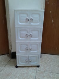 لوكر • غير مستعمل • للبيع