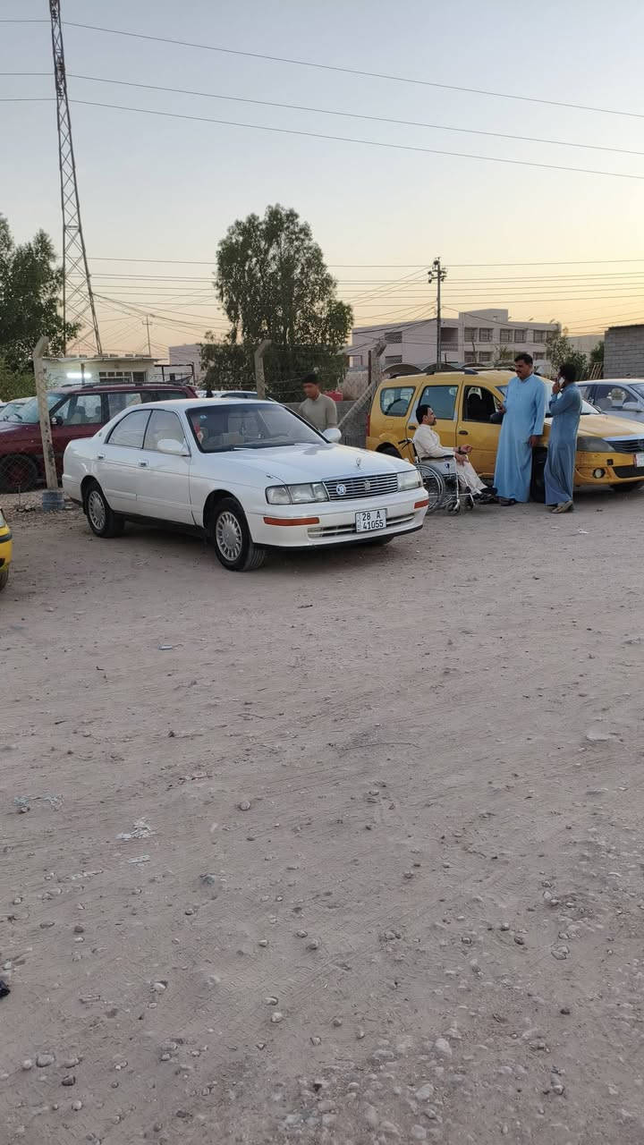 * تويوتا كراون بطه 
* ⁠ 
* ⁠موديل 93 /متصل/ 
* ⁠السياره  /  رقم نجف نكليزي 
* ⁠ السنوية لغاية 2030
* تخم تاير جديد 
* ⁠كير  مكينه بيهه صوت براص قليل
* كهربائيات كلها شغالة  
* ⁠سنتر لوك تفتيح تقفيل
* كفاله عامة من الضربة والخياس ولكص
ولصوليات سوناره بلجكمجه
* غرفة بلاديه - كشنات بلاديه - دشبول جديد - 
* ⁠محرك 2،500 جديد أصل لوي ما محور 
• صدر امامي خلفي كله جديد
* دواخله كلها جديدة (  ) 
*. مكان السياره نجف كوفه

السعر65 بيهه مجال ‏‪0788 242 8066‬‏
