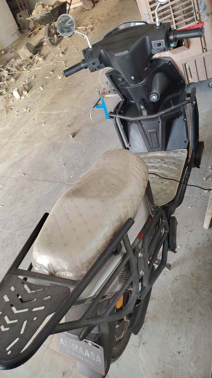 سلام عليكم موطور شحن نضيف حيل بطاريات عل فحص كله شغال سرعته 99السعر 650وبي مجال قليل 
***********
***********
