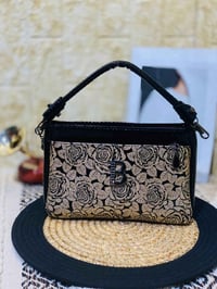 حقيبة روغان • جلد لامع • حجم وسط