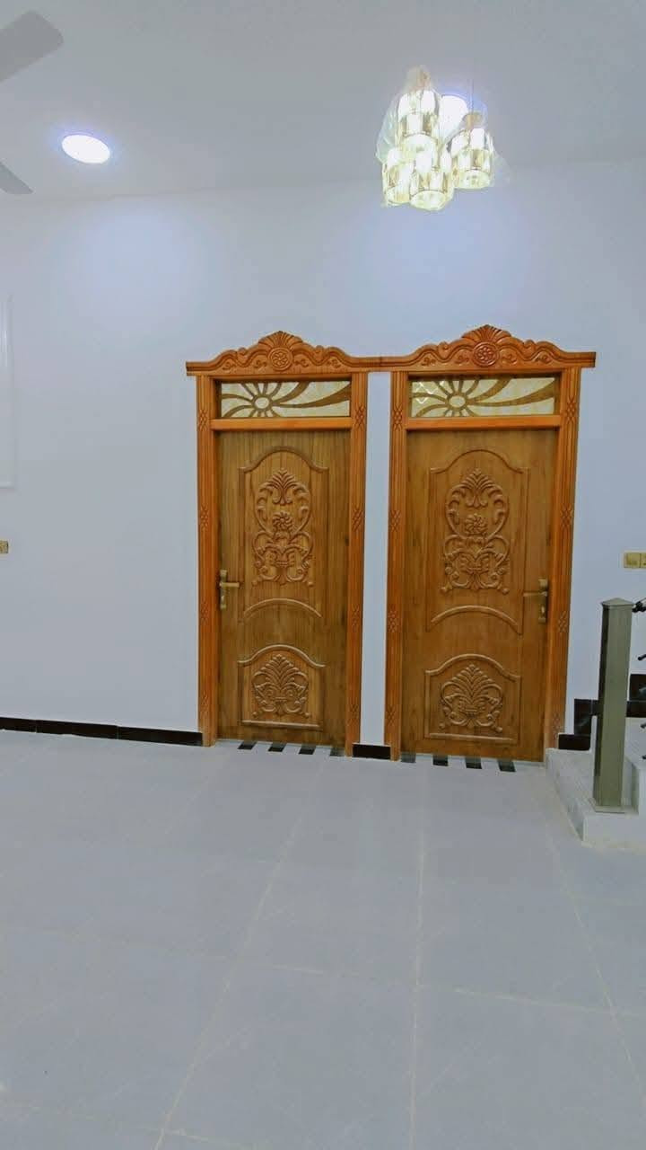 اسعد الله اوقاتكم بكل خير 🔷 احبتي الكرام دارين سكن البيع البيت مساحته 150متر 
موقع البصره ابو الخصيب كوت ثويني 50متر عان شارع كوت ثويني 
كل بيت يحتوي علئ 
2غرف منام 
صاله
مطبخ 
ديوان 
صحيت داخلي وخارجي 🛑 
نوع العقار طابو زراعي عراقي وكاله ونسخه من الطابو ◼️ 
وسعر البيت الواحد 90اوبي مجال 💸 الستفسار والنصال علئ***********
***********
