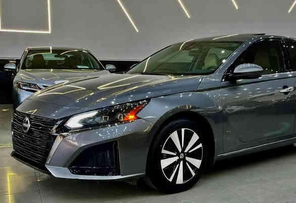 السلام عليكم
نيسان التيما SL  2022 فول مواصفات 
رقم اربيل  سنويه بأسمي
حساسات امامي خلفي
قيادة ذاتيه
رادارات امامي خلفي
كامره وفتحة سقف
بصمة ابواب وتشغيل عن بعد 
شاشه كبيرة تحكمات كشنات جلد كريمي 
معروفه مواصفات ال SL 
السيارة وارد امريكي حادث فقط دعاميه امامي بدون ايرباك
صندوق على كد الرقم بارد كلير البنيد  
وين متريد افحص ✅
مكان السيارة بغداد الغزاليه 
 السعر 187بيها مجال 
☎️***********☎️
      متواجد واتساب
