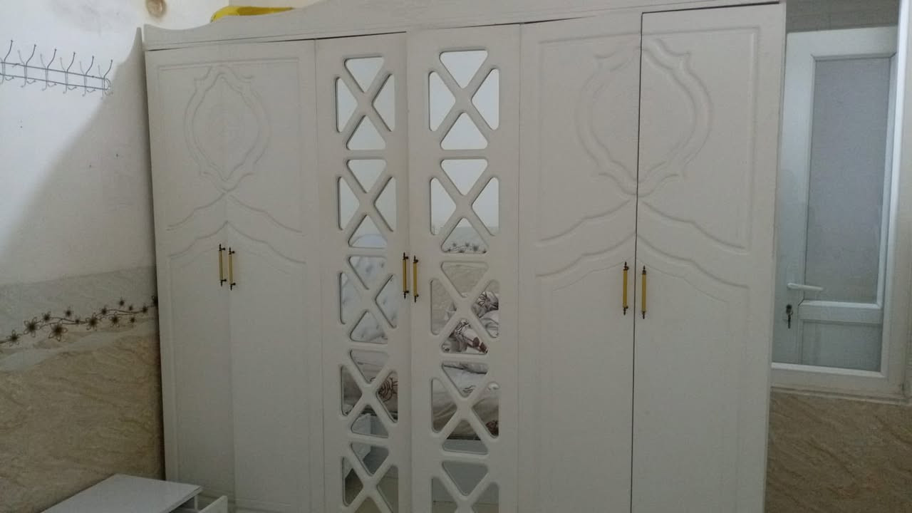 غرفه نوم كاتري 🛌 
ثلاجه 
كزامه احذيه
***********
واتس
