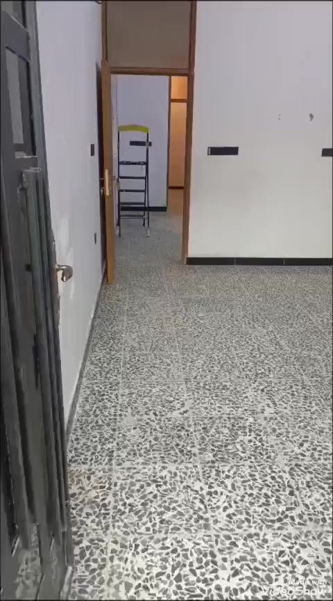 السلام عليكم اخواني اخواتي الأعزاء..
دار طابق ثاني للايجار مساحة 150م ..
يحتوي على استقبال وصالة ومطبخ وصحيات وغرفتين نوم وبيتونة وسطح كبير..بناء حديث..
مطلوب عائلة صغيرة مرتبة..
العنوان البلديات التراث خلف اعدادية الصناعة..
للاستفسار متوفر واتساب وماسنجر وخاص..
***********
