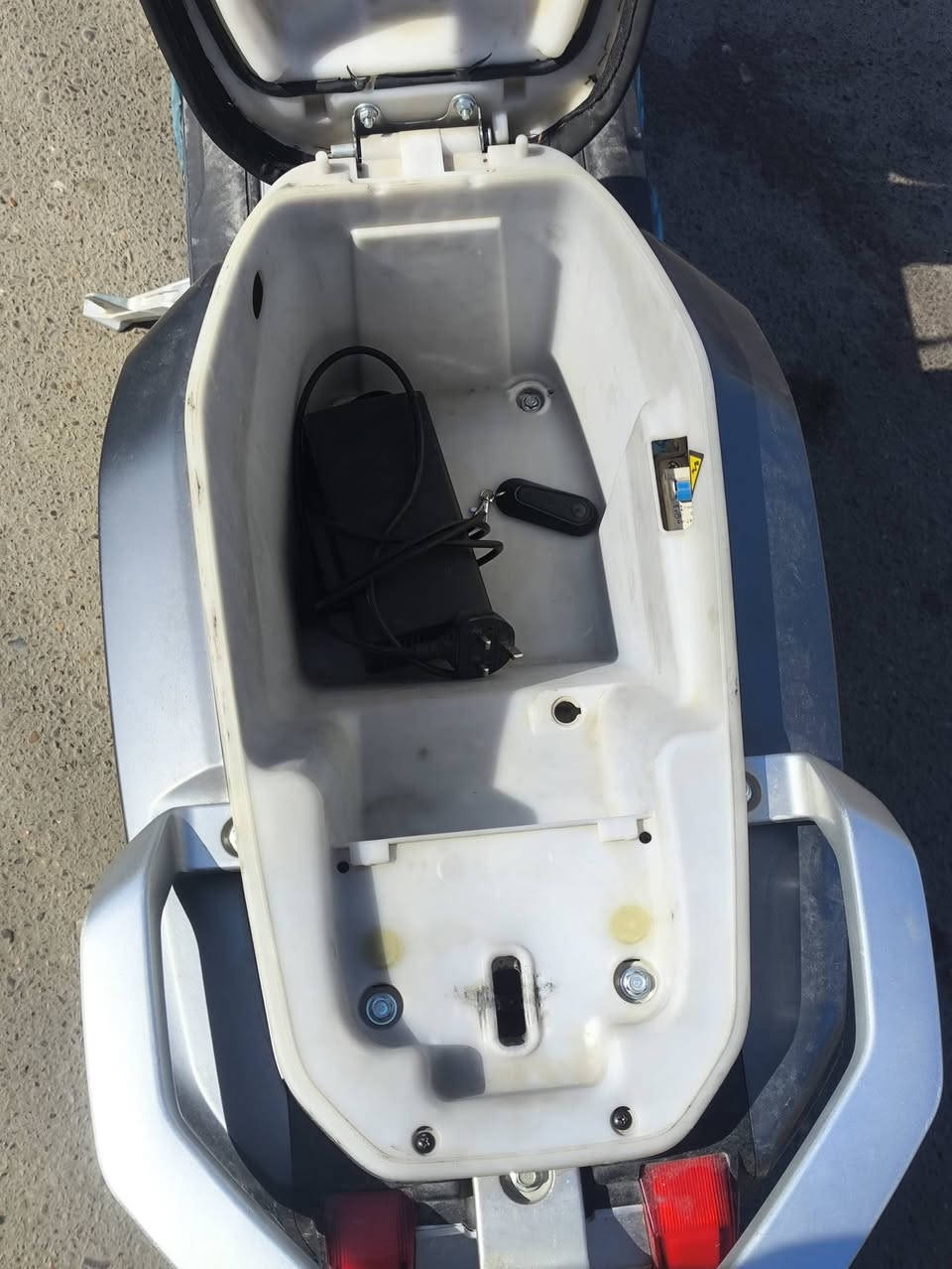 السلام عليكم شباب دراجه شحن للبيع نؤع صاعقه شركته تالج الريان RAYAN  مؤديل 2025 بطاريات 6 كبير مسطره
بطاريات كلش قويات 

35 امبير ملف 2000  سرعه 85

 رايدهه 850 وبيهه مجال للشراي 

وتساب او مراسله الصفحه 

***********
