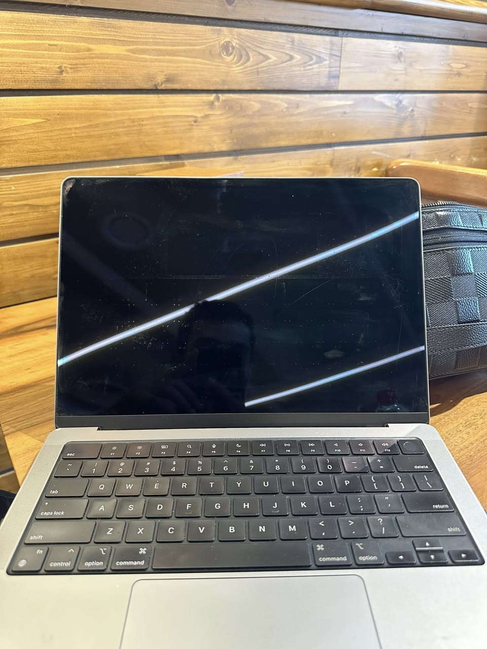 سلام عليكم ماك بوك برو كل ملحقاته موجوده و موصفاته مذكورة ع الباكيت


**إذا كنت صاحب هذا الإعلان وتريد حذفه لأي سبب، رجاءا أرسل رسالة إلى الدعم الفني**