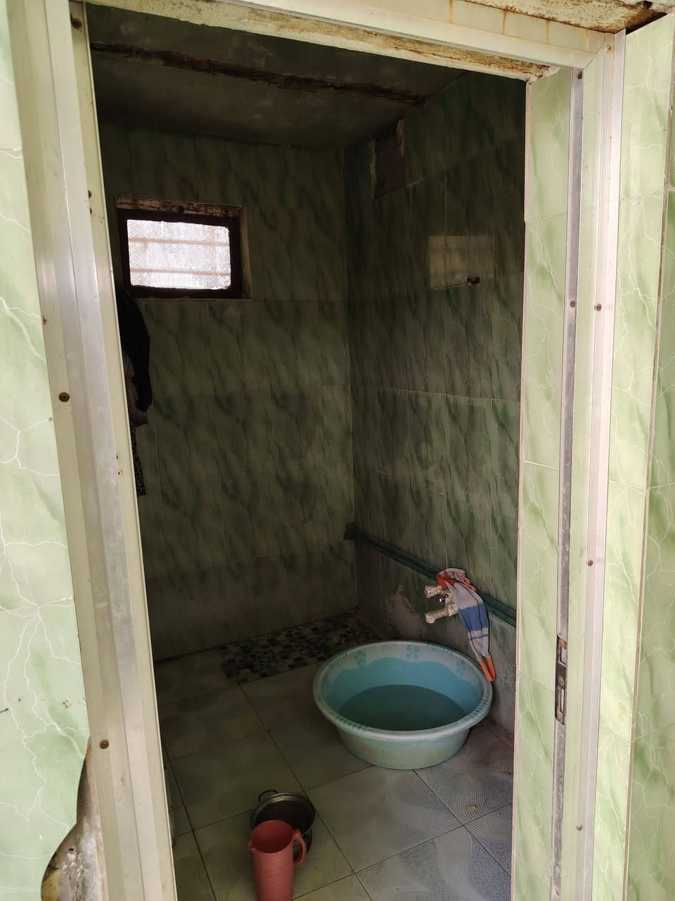 بيت  طابقين طايو صرف كرمه بني سعيد حي العسكري خلف مدرسة ثوره حجاره 
مساحه 284م 
غرفه 4 وهول 2 ومطبخ وصحيات خارجيه وديوانيه وحمام داخلي  وساحه أيضا 

البناء طابوك السقف كونكريت وشيلمان 

النقص البيت بيه طابق ثاني غرفه 2 وصحيات 

السعر 80مليون بيه مجال 

نستقبل كافه العروض سوك الشيوخ وكرمه بني سعيد 
مراسله الصفحه او الاتصال على الرقم التالي ***********
***********
